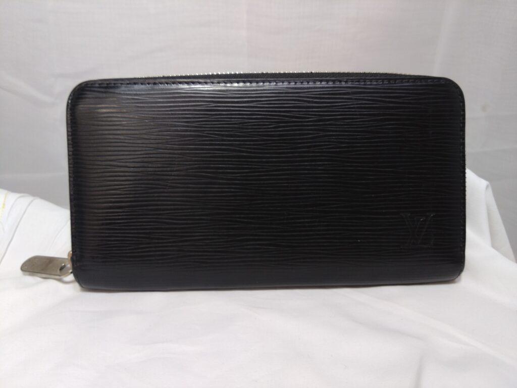 財布修理  Louis Vuitton  エピレザー  ジッピーウォレット  長財布  小銭入れ 内張り交換