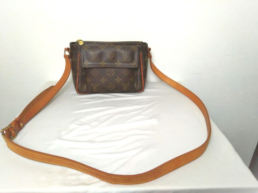 バッグ修理　Louis Vuitton　ショルダーバッグ　クリーニング 施工